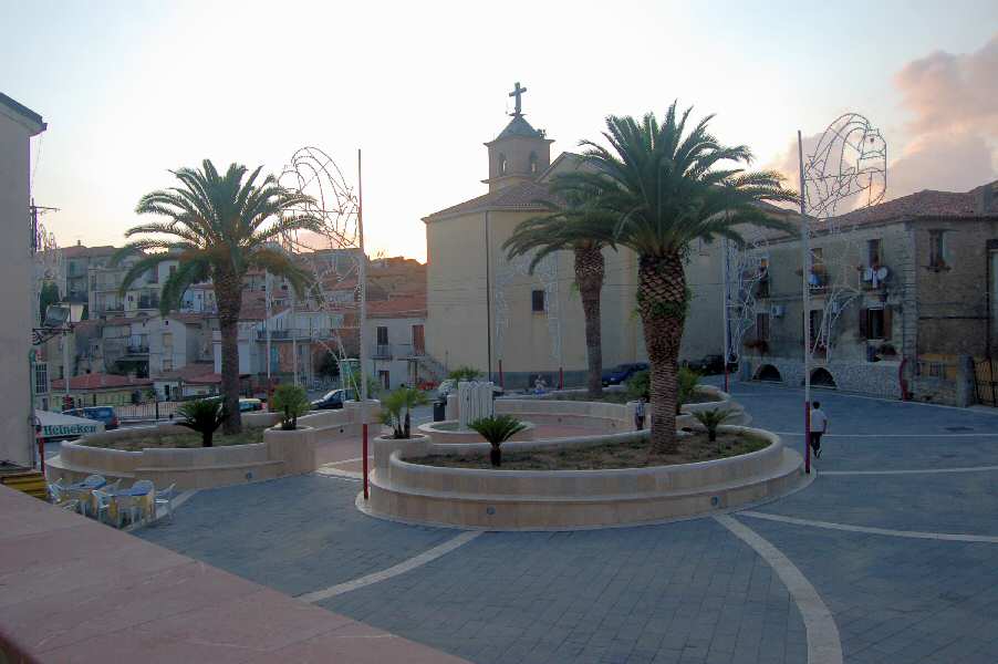 La nuova piazza di Centola