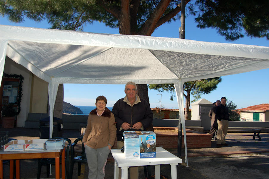 Il gazebo del PdL a Palinuro