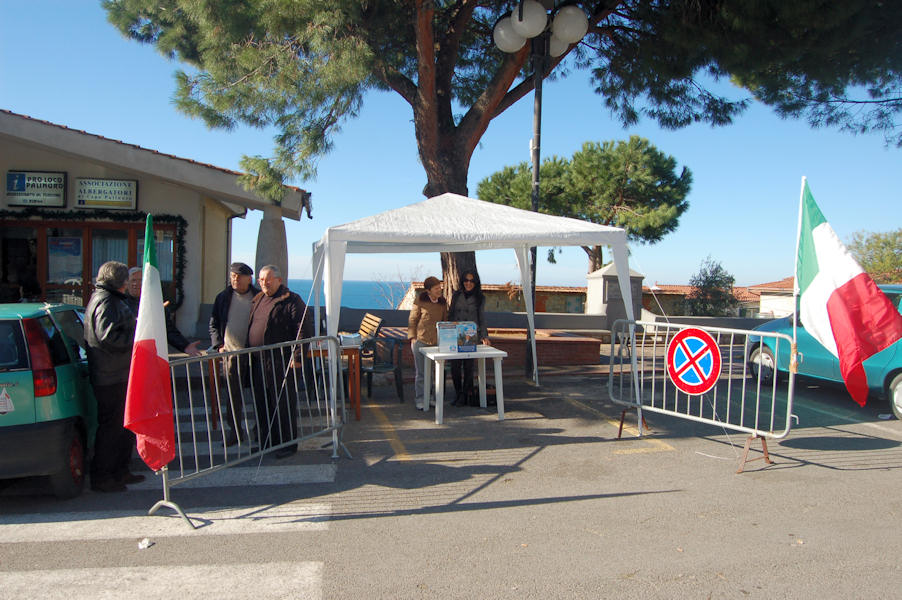 Il gazebo del PdL a Palinuro