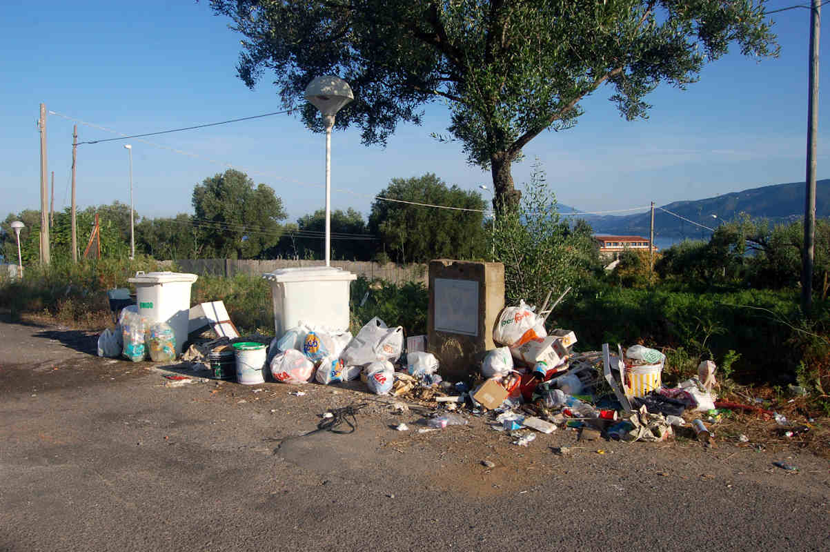 Spazzatura a Palinuro
