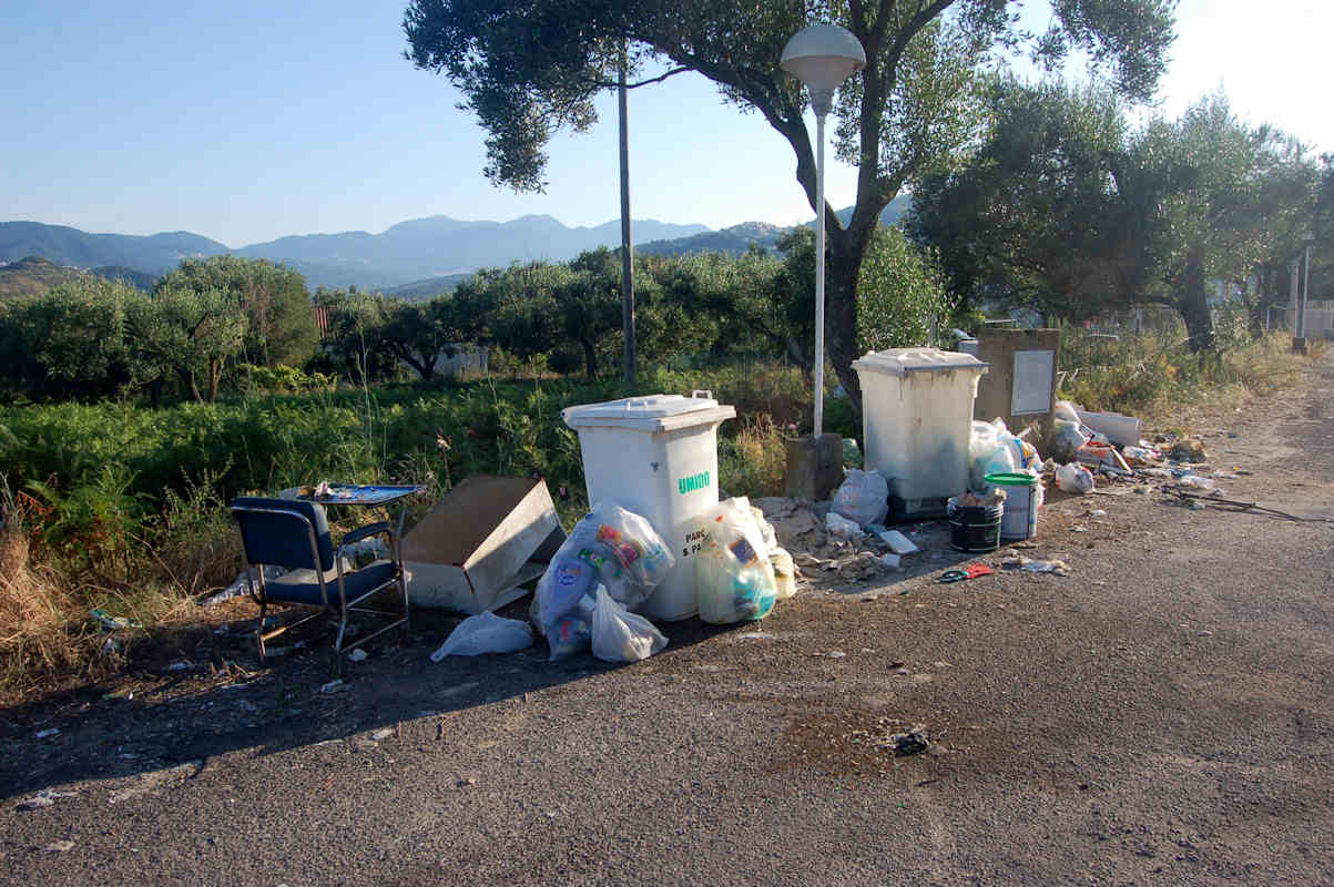 Spazzatura a Palinuro